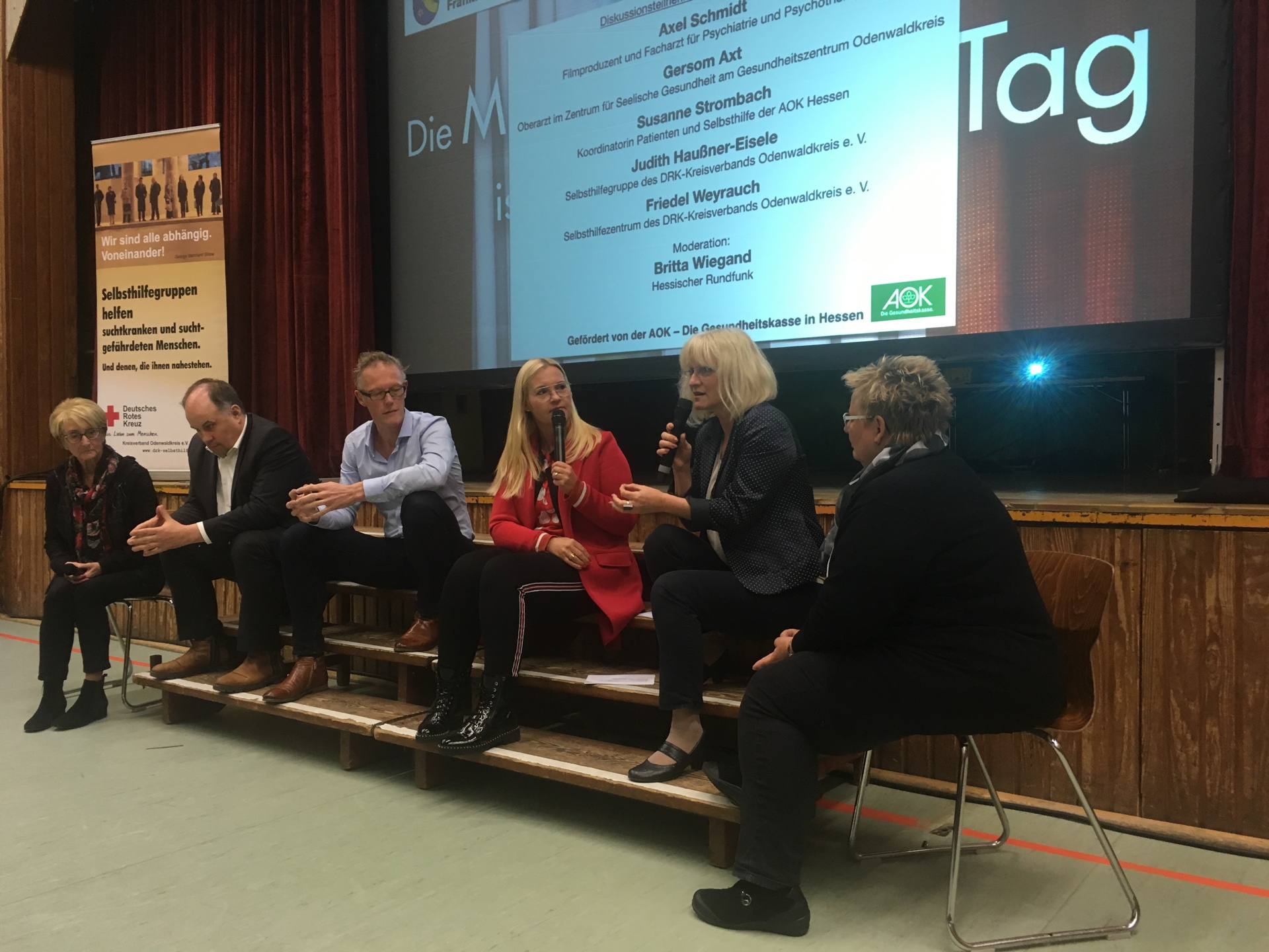 Teilnehmerinnen und Teilnehmer der Podiumsdiskussion (v.l.n.r.): Friedel Weyrauch, Gersom Axt, Axel Schmidt, Moderatorin Britta Wiegand, Susanne Strombach und Judith Haußner-Eisele